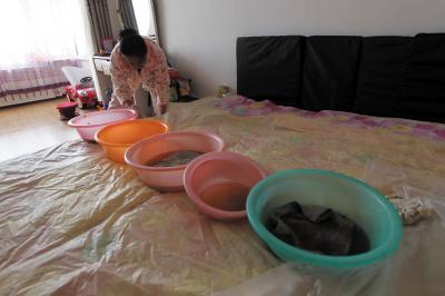 中卫楼上漏水，住户失联，小区没物管，业主维权难！律师来支招……